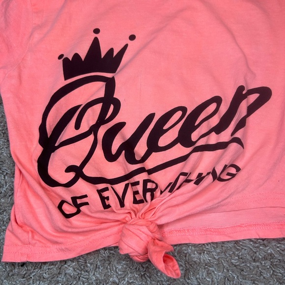 On Fire Size Medium “Queen of Everything” Coral Tied Crop Top - Picture 5 of 5